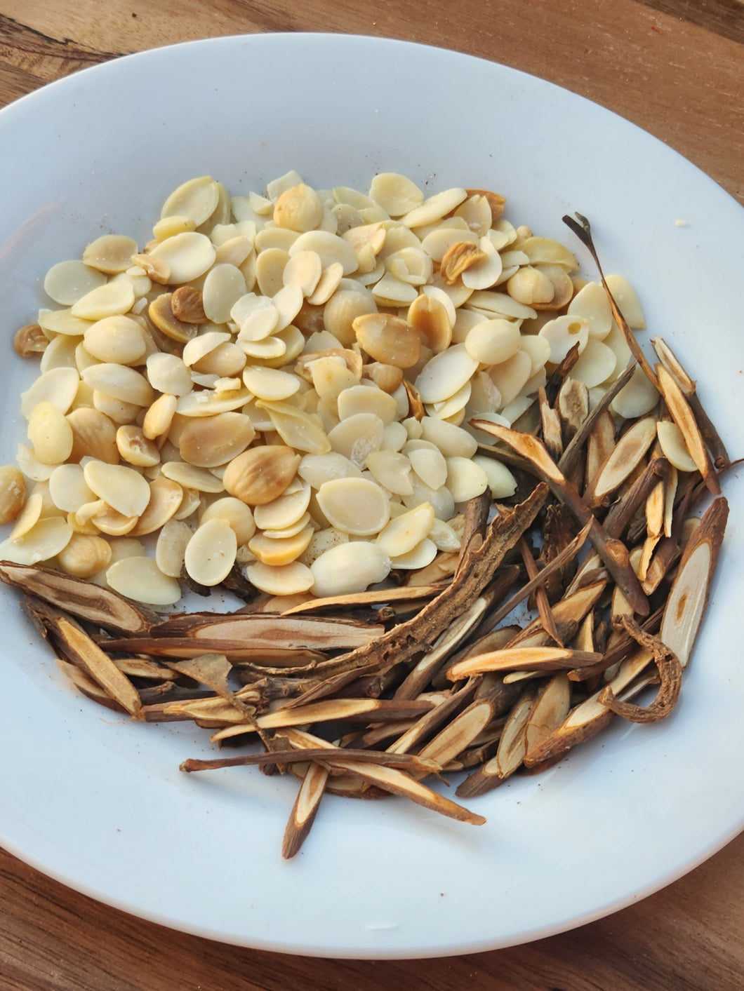 Cinnamon Twig Peach Kernel